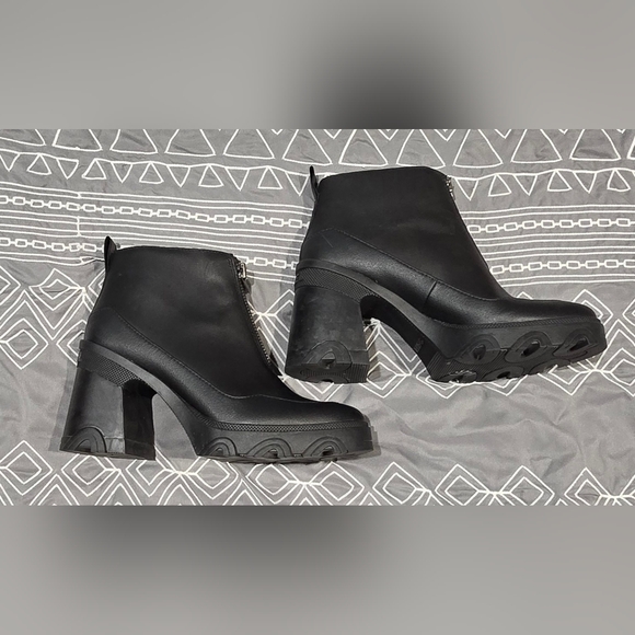 Sorel Womens Brex Zip Front Heeled Boot Size 8.5 - Picture 3 of 10